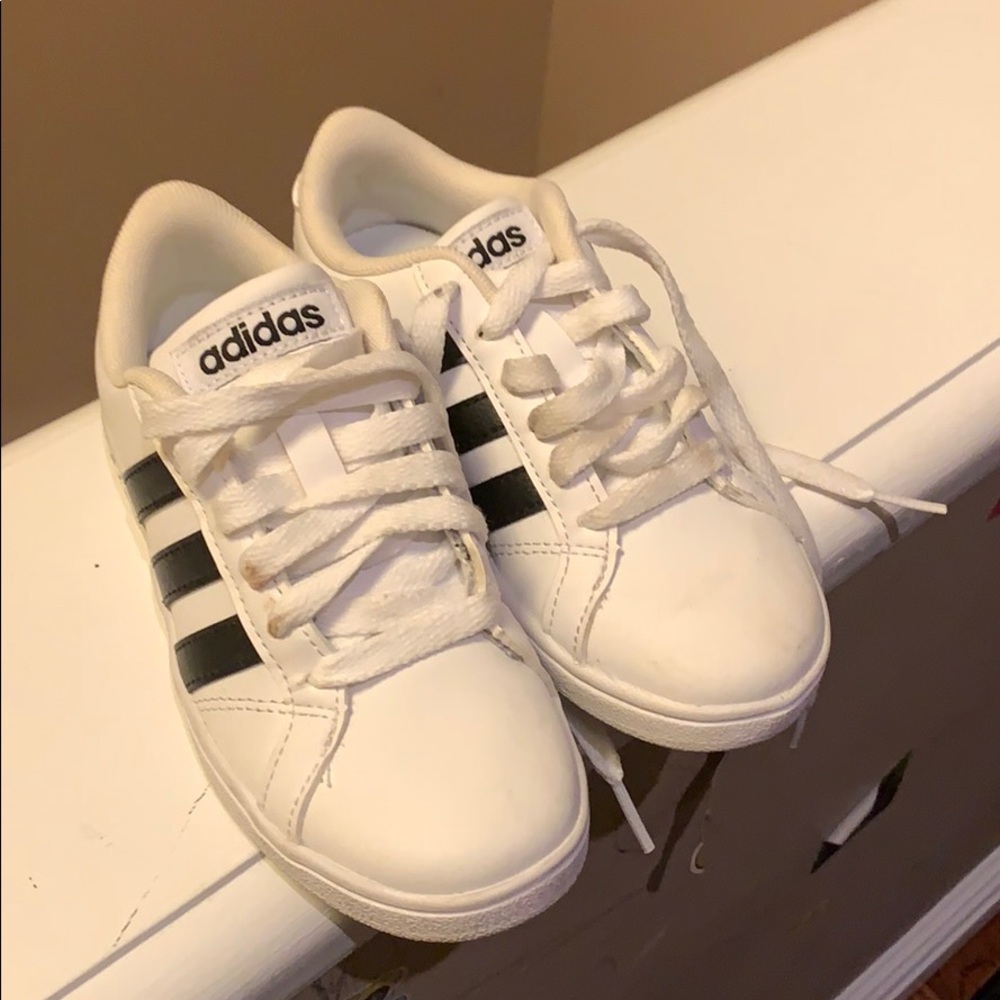 Kids Adidas sneakers in white size 10.5